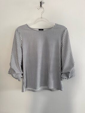 ANN TAYLOR Black And White Striped Ruffle Cinched Sleeve Top